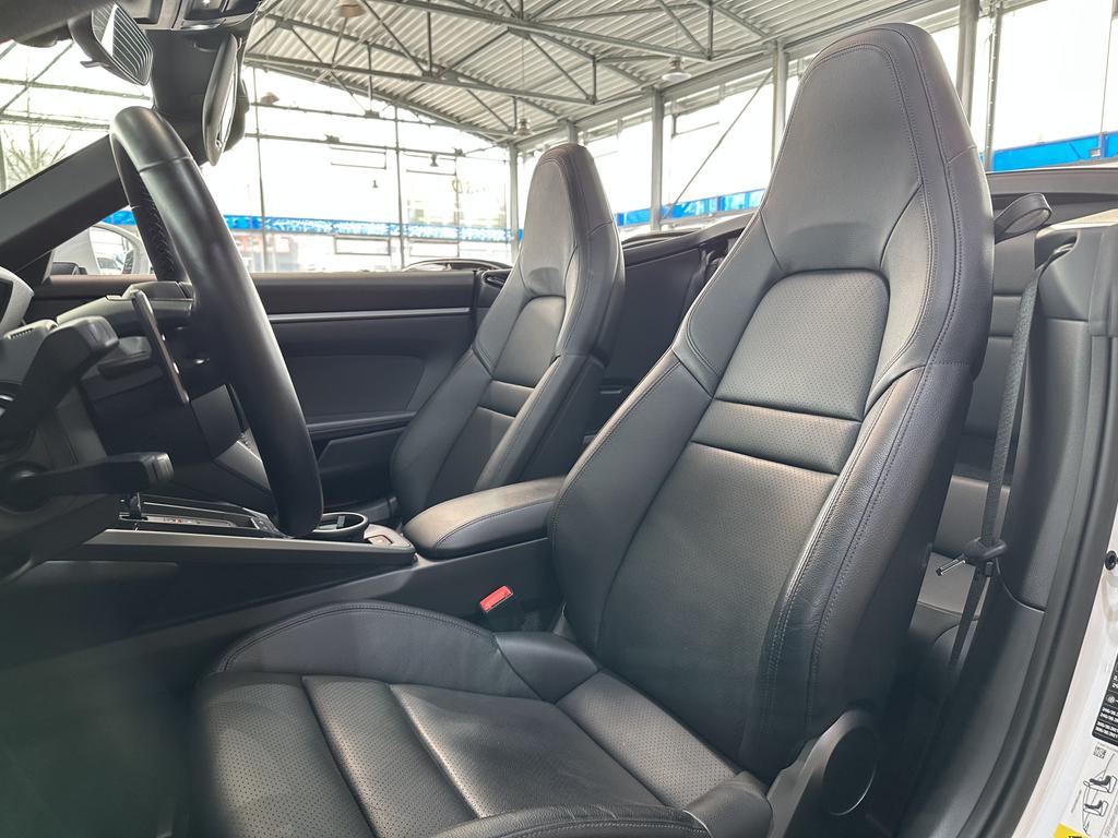 Porsche 992 2021 г. Белый, пробег 23656 км