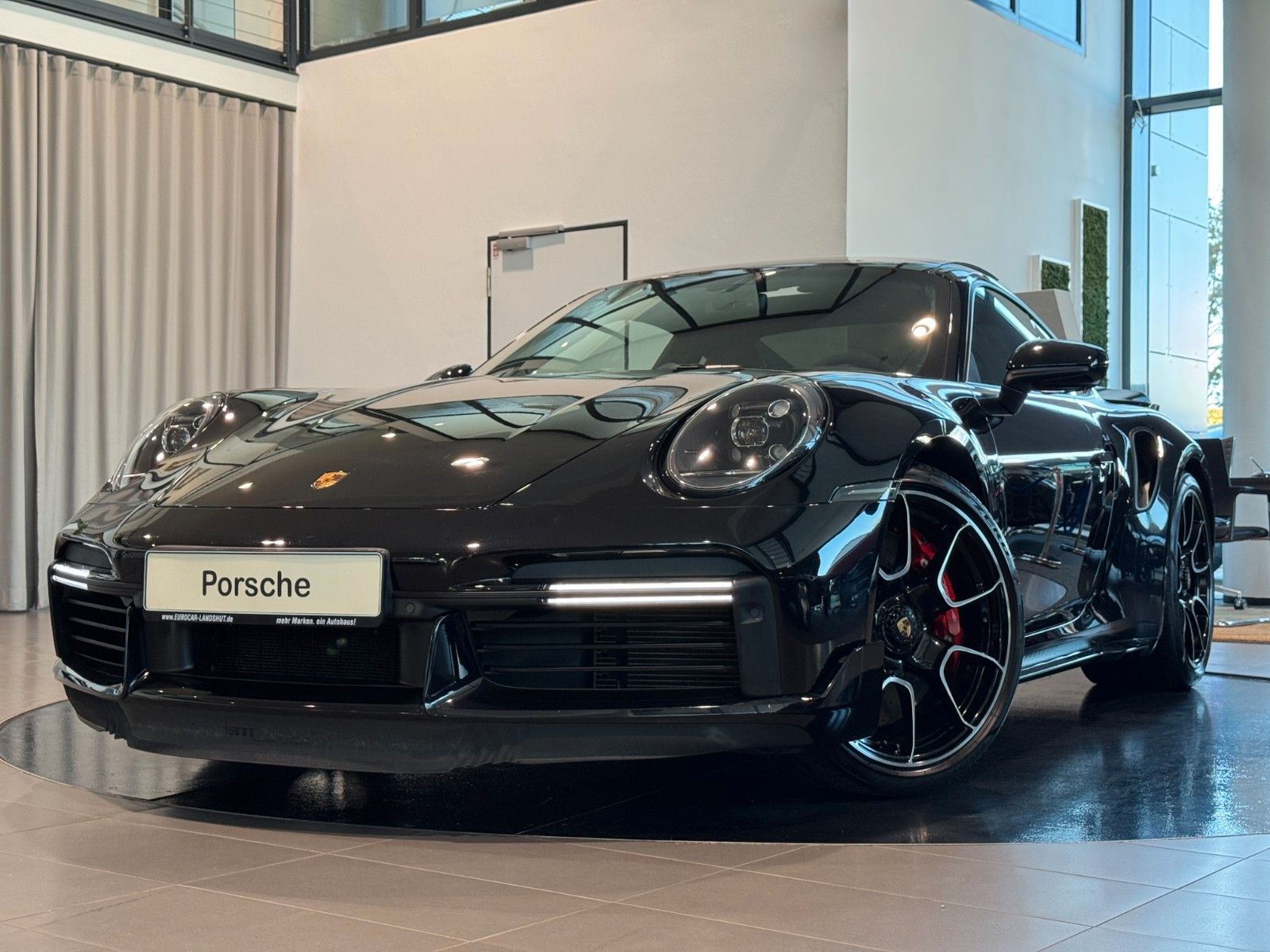 Porsche 992 2021 г. Чёрный, пробег 49934 км
