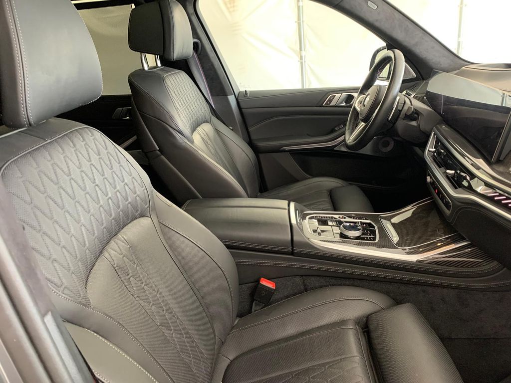BMW X7 2024 г. Серый, пробег 44700 км