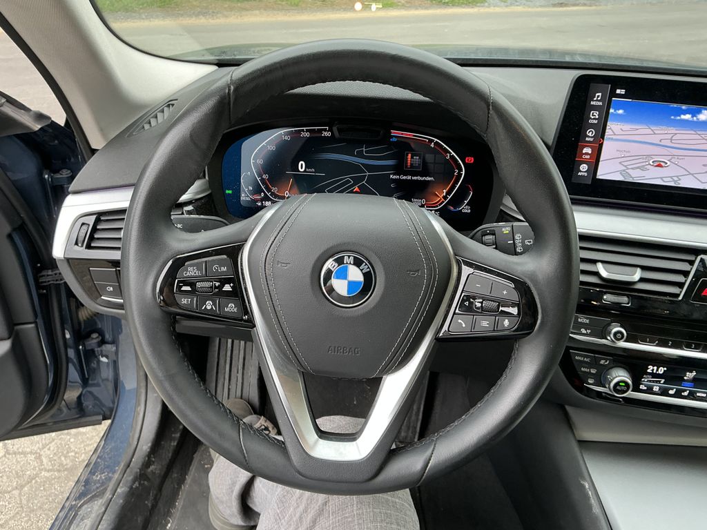 BMW 520 2023 г. Синий, пробег 49986 км
