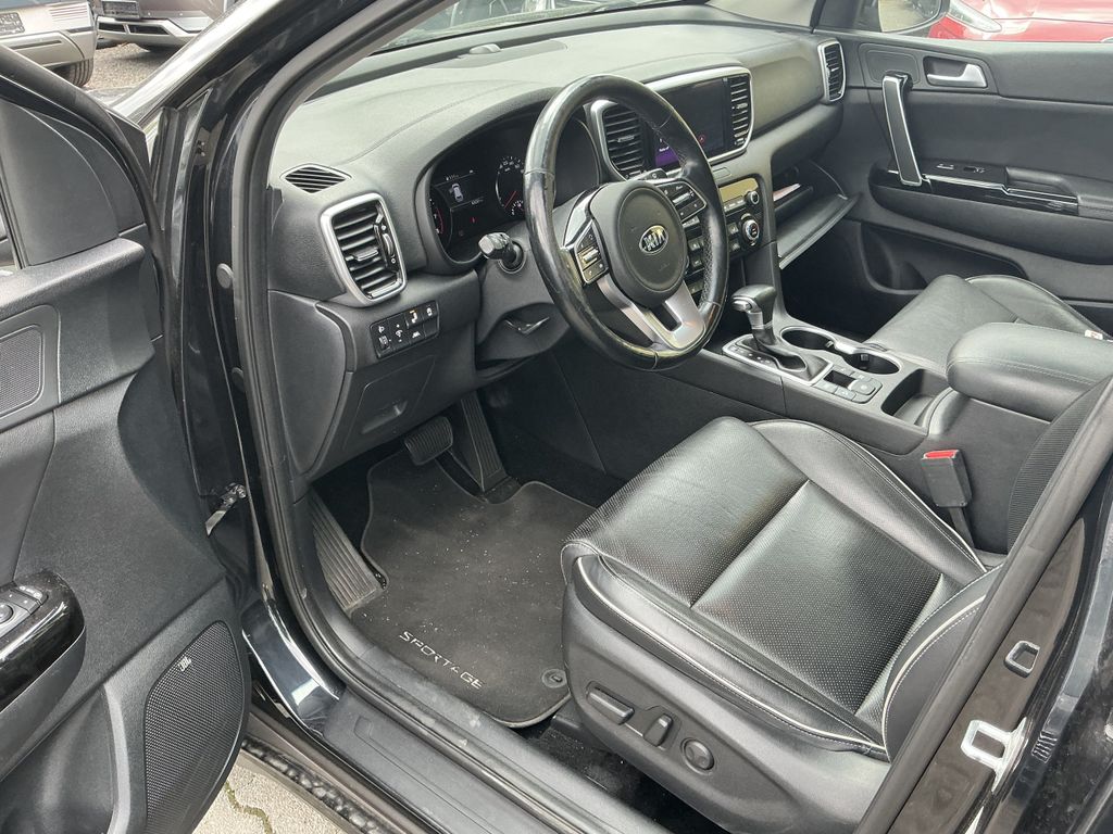 Kia Sportage 2021 г. Чёрный, пробег 59980 км