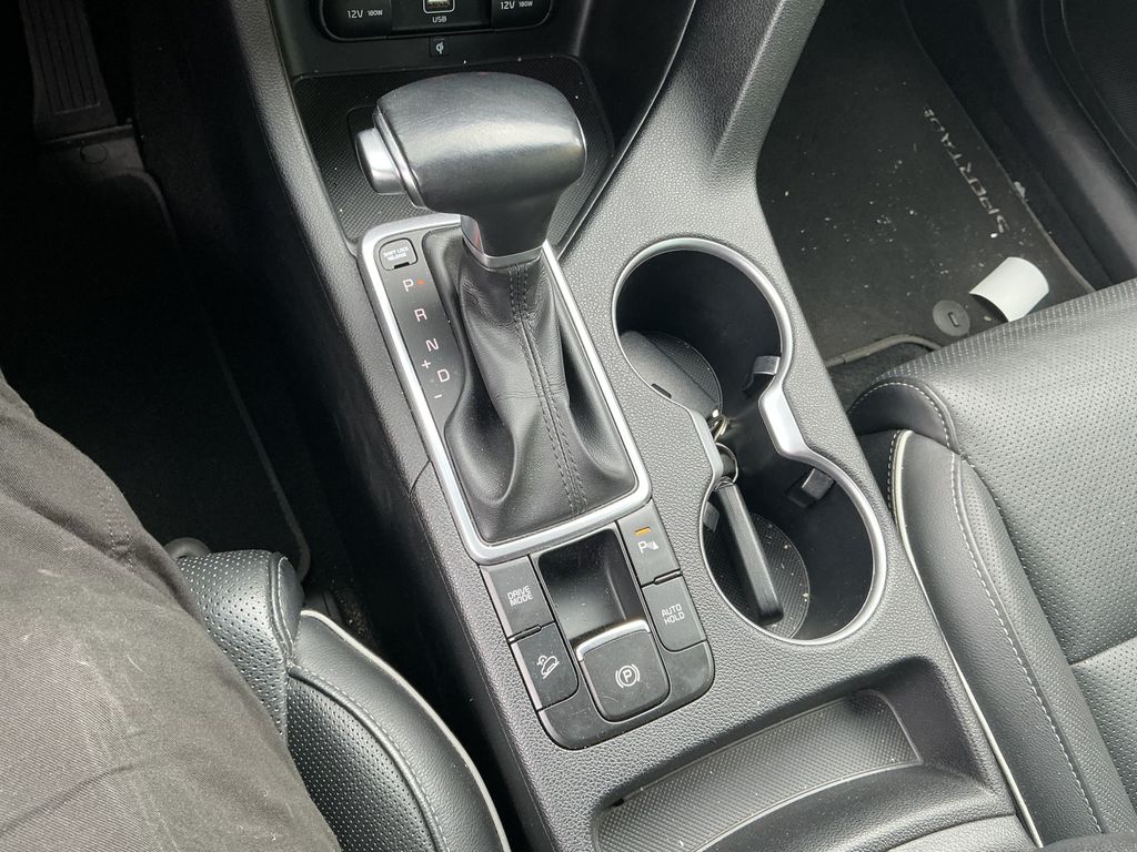 Kia Sportage 2021 г. Чёрный, пробег 59980 км