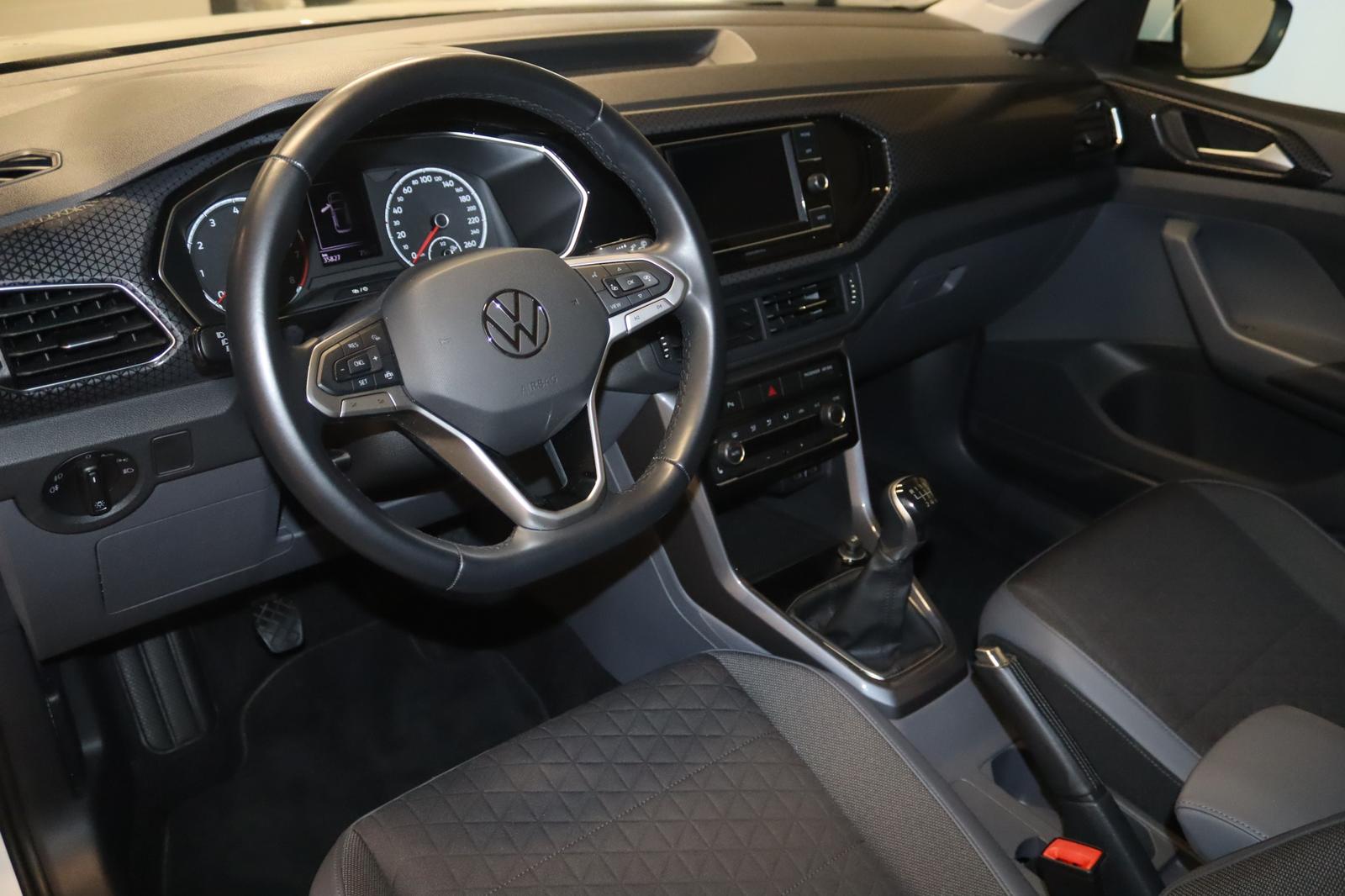Volkswagen T-Cross 2021 г. Белый, пробег 35800 км