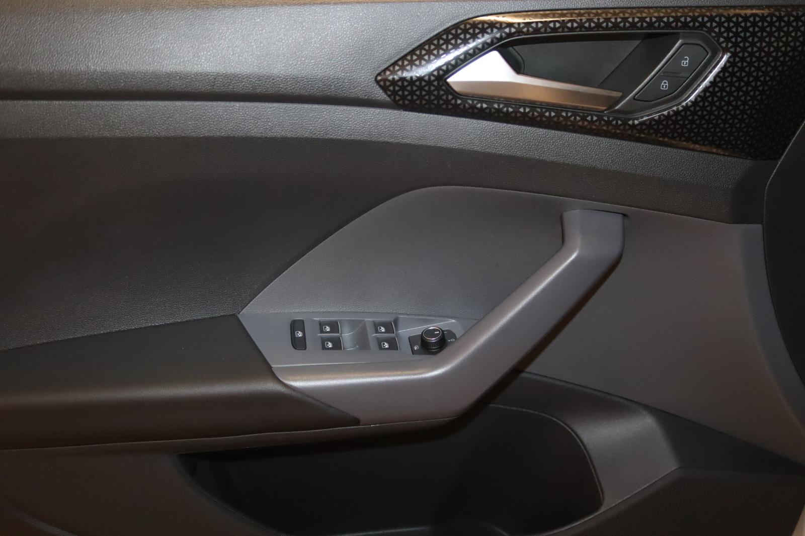Volkswagen T-Cross 2021 г. Белый, пробег 35800 км
