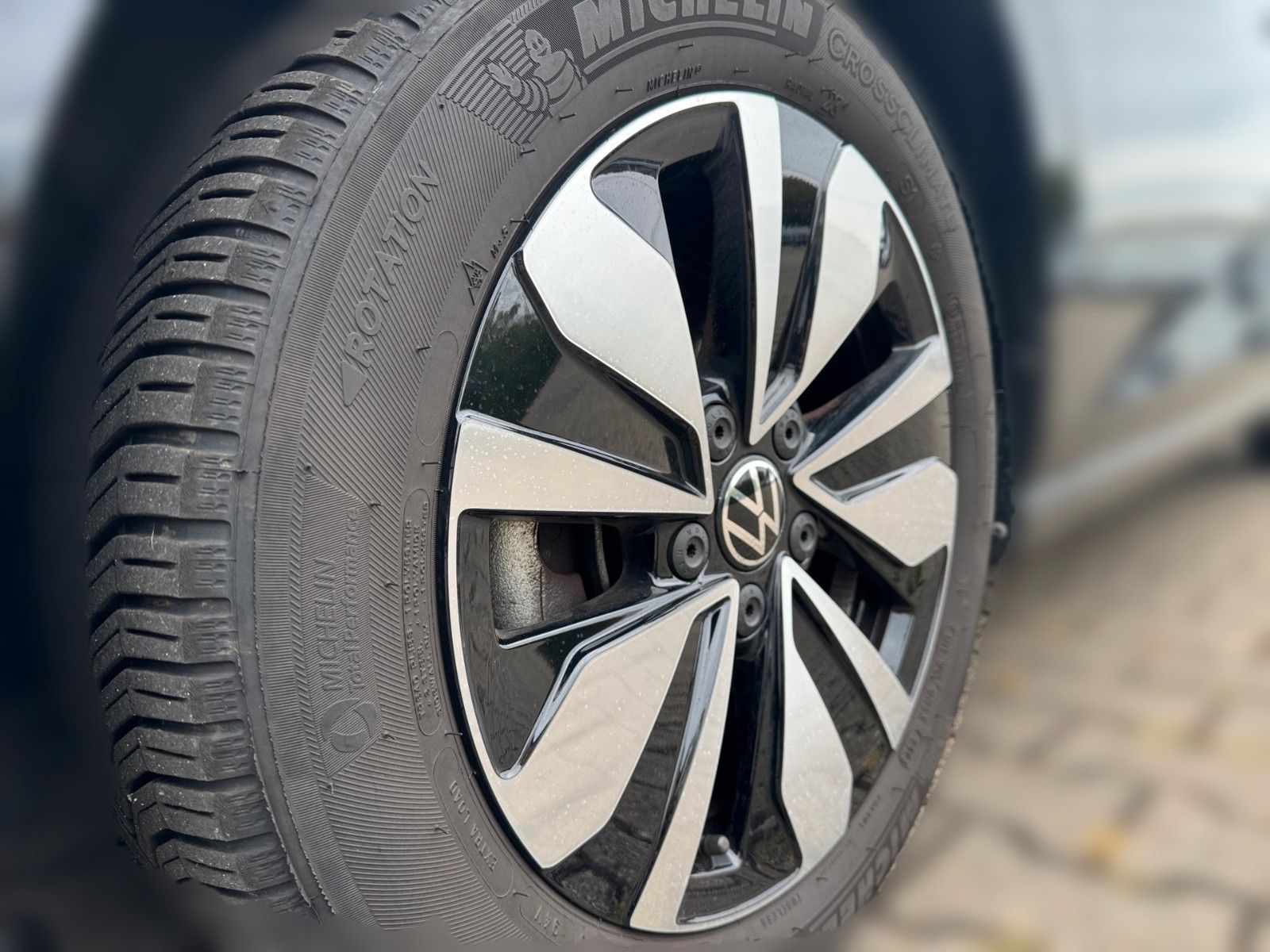 Volkswagen Golf 2023 г. Чёрный, пробег 42900 км