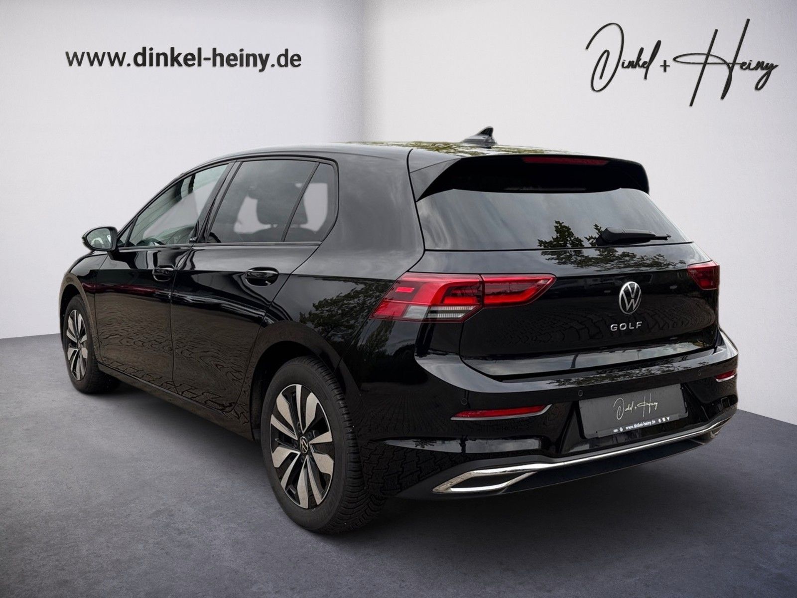 Volkswagen Golf 2023 г. Чёрный, пробег 42900 км