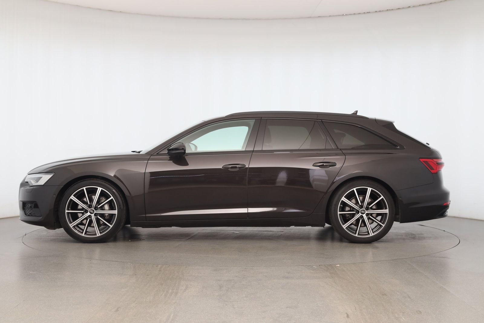 Audi A6 2025 г. Коричневый, пробег 7897 км