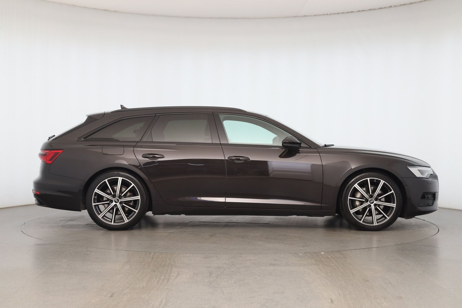 Audi A6 2025 г. Коричневый, пробег 7897 км