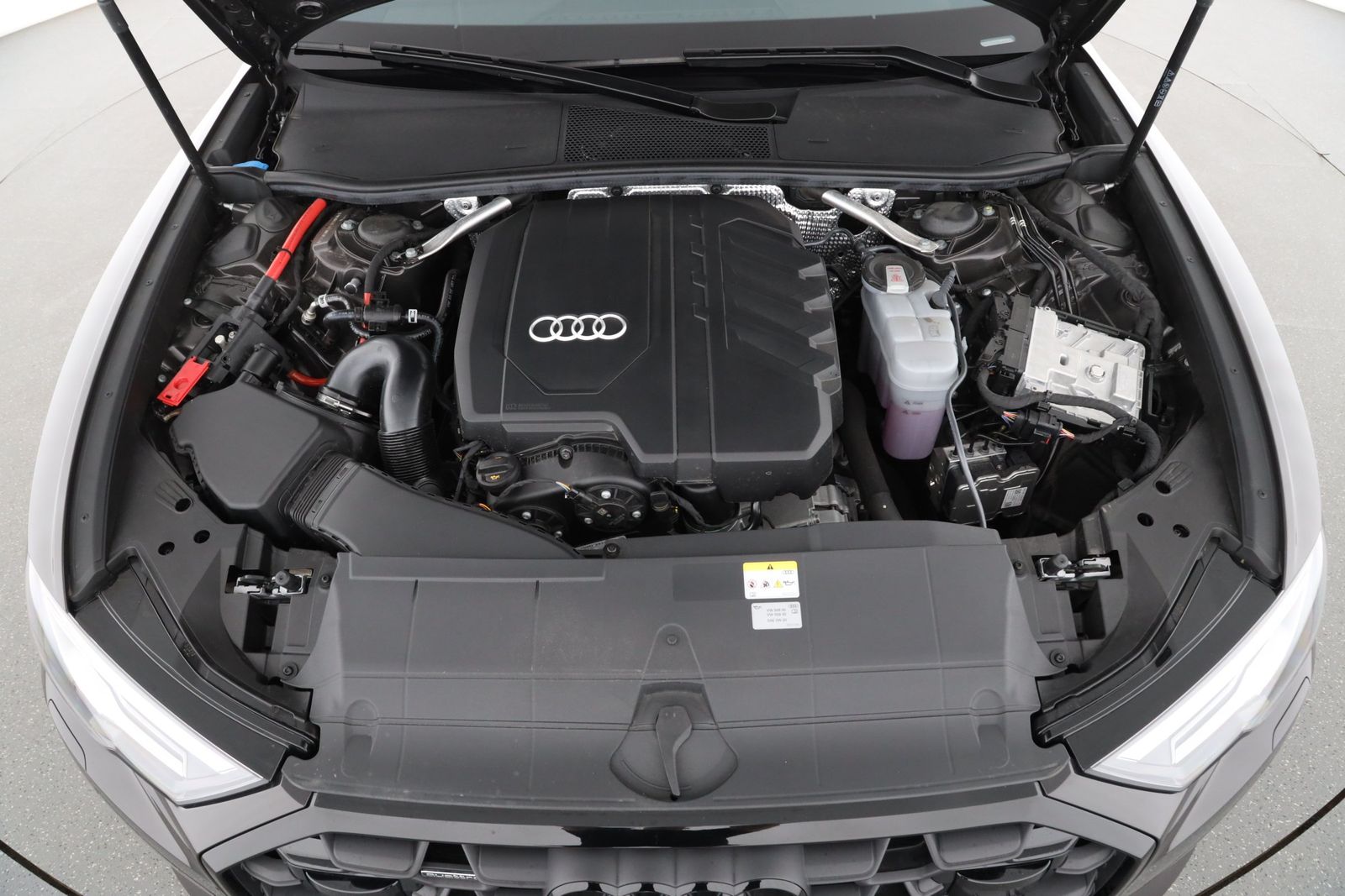 Audi A6 2025 г. Коричневый, пробег 7897 км