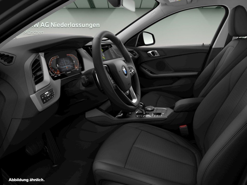 BMW 120 2022 г. Чёрный, пробег 30823 км