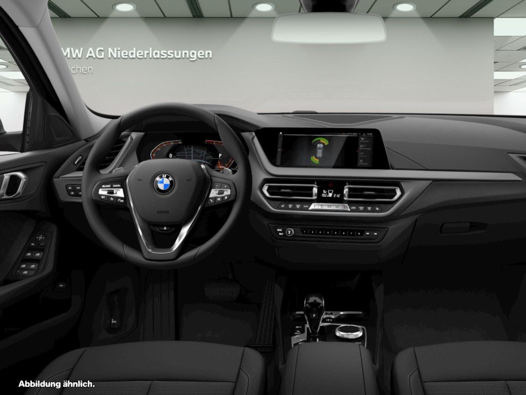 BMW 120 2022 г. Чёрный, пробег 30823 км
