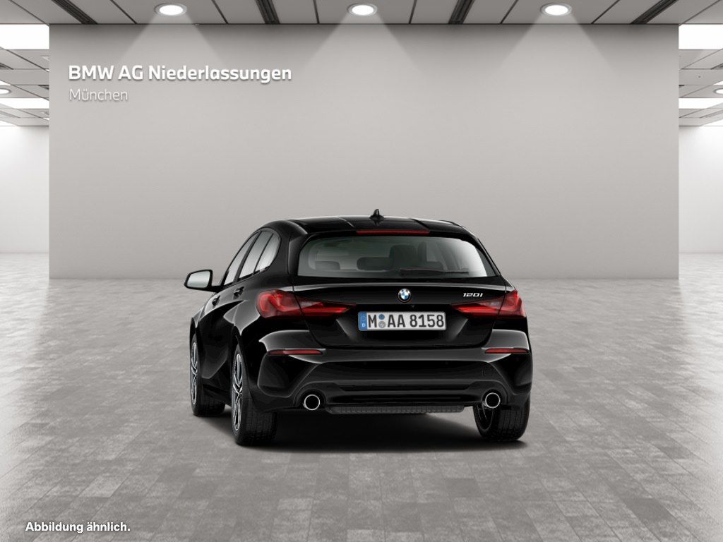 BMW 120 2022 г. Чёрный, пробег 30823 км