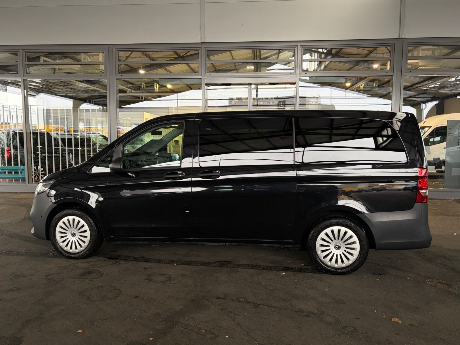 Mercedes-Benz Vito 2025 г. Чёрный, пробег 40000 км