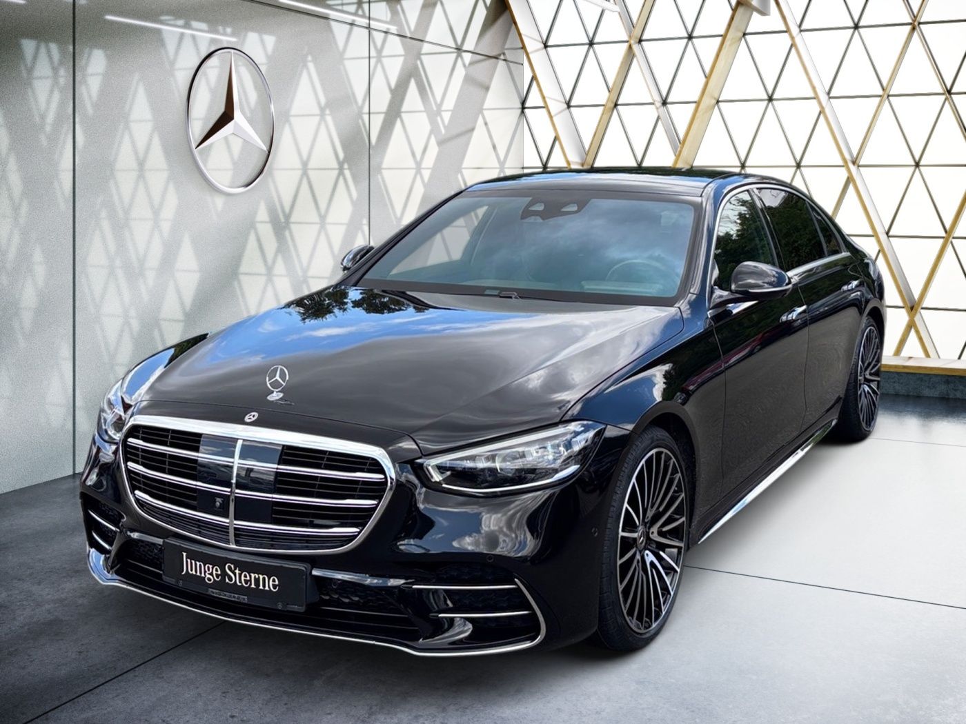 Mercedes-Benz S 450 2024 г. Чёрный, пробег 55985 км