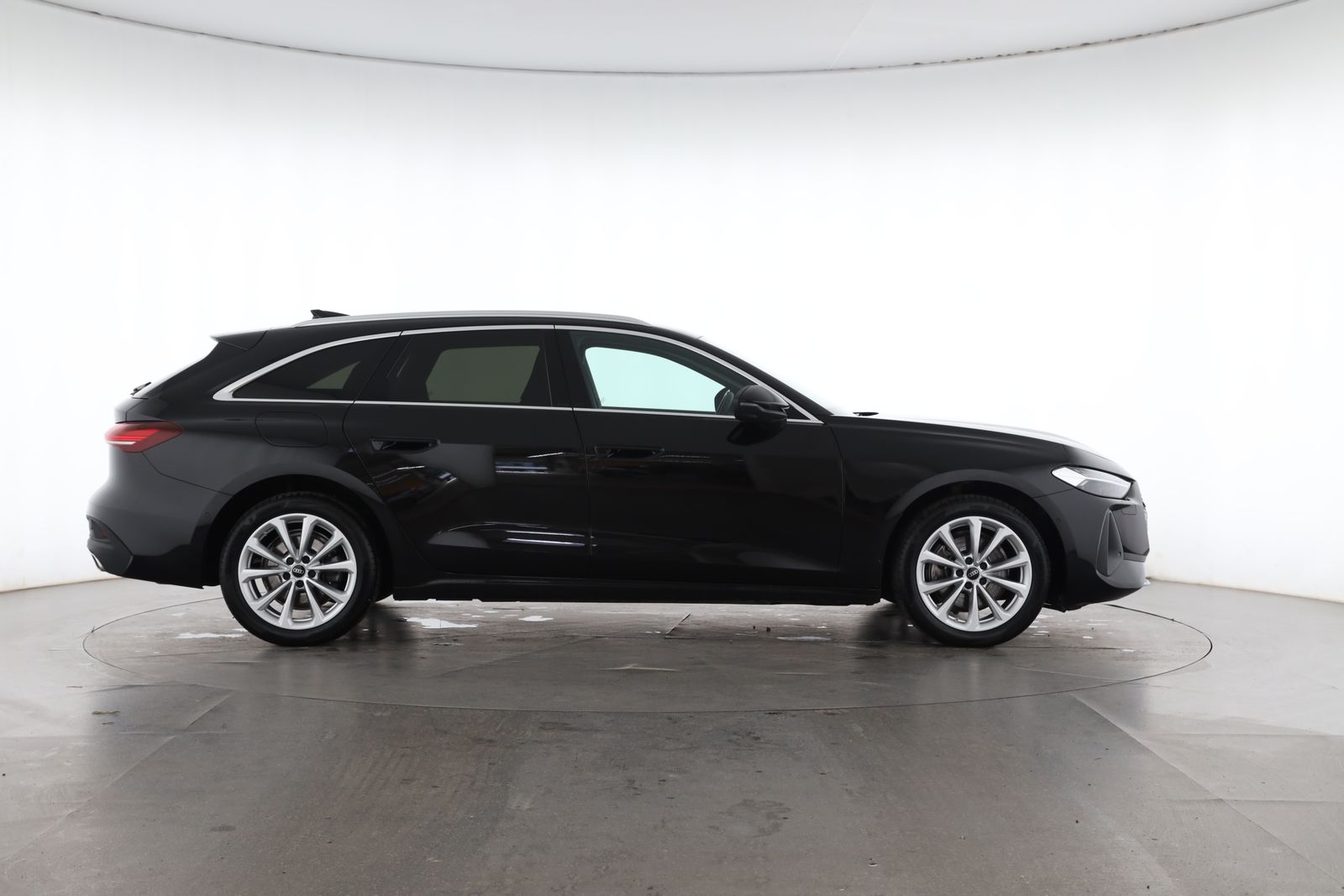 Audi A5 2025 г. Чёрный, пробег 17989 км