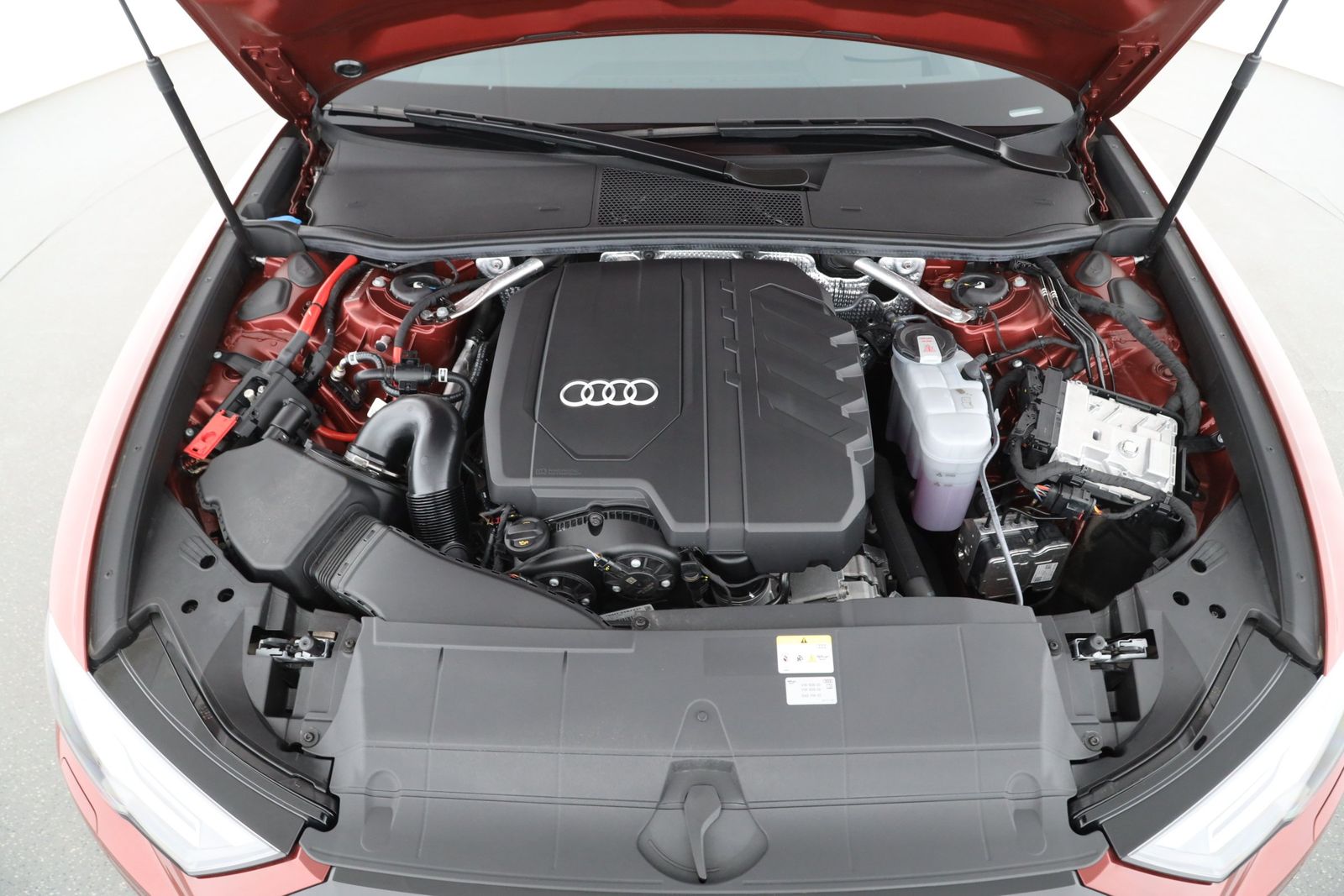 Audi A6 2025 г. Красный, пробег 8663 км