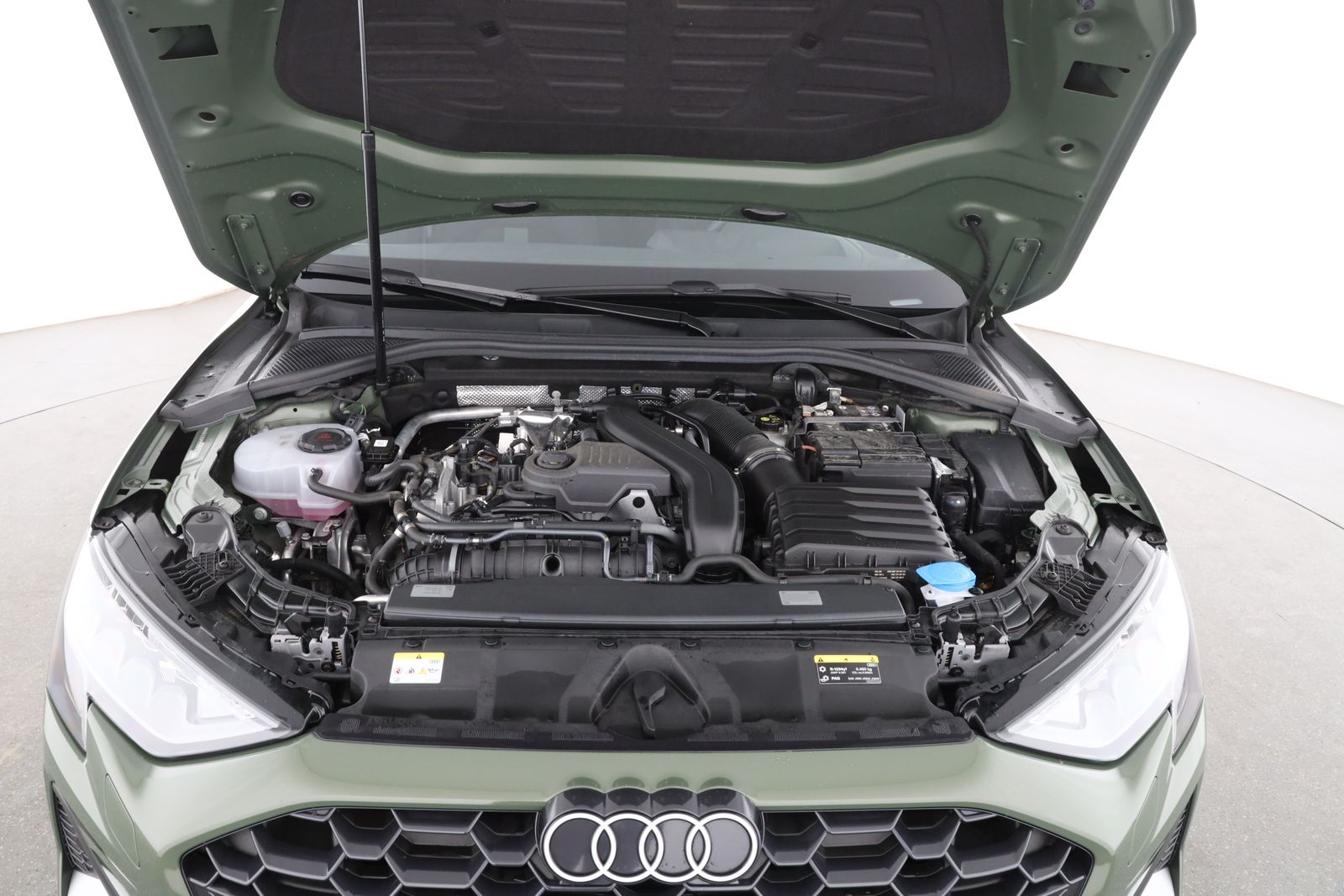 Audi A3 2025 г. Зелёный, пробег 19799 км