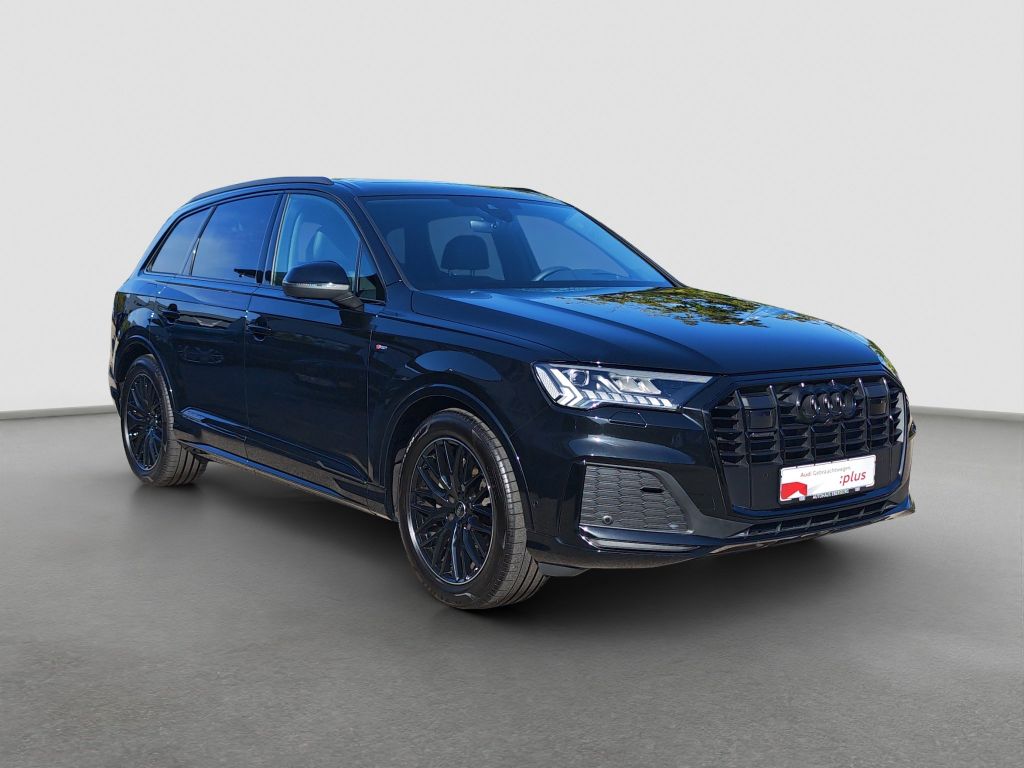 Audi Q7 2023 г. Чёрный, пробег 42900 км