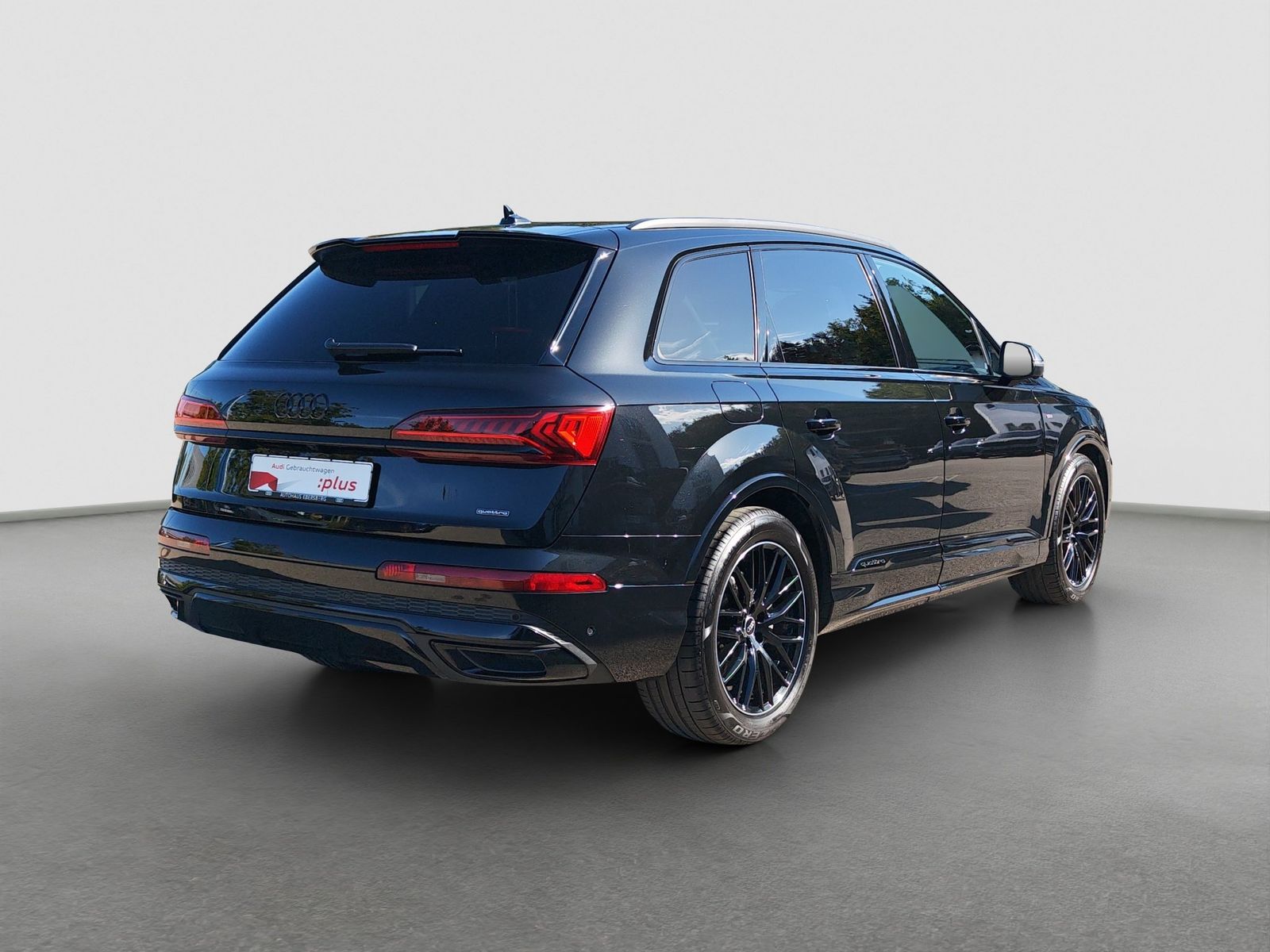 Audi Q7 2023 г. Чёрный, пробег 42900 км