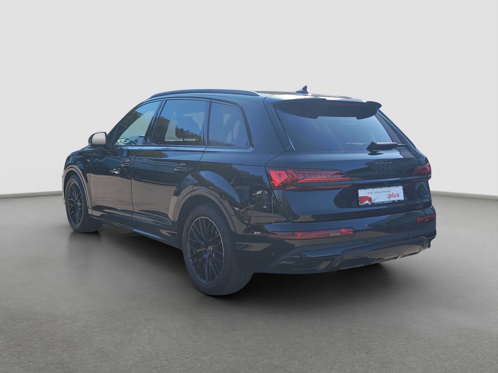 Audi Q7 2023 г. Чёрный, пробег 42900 км