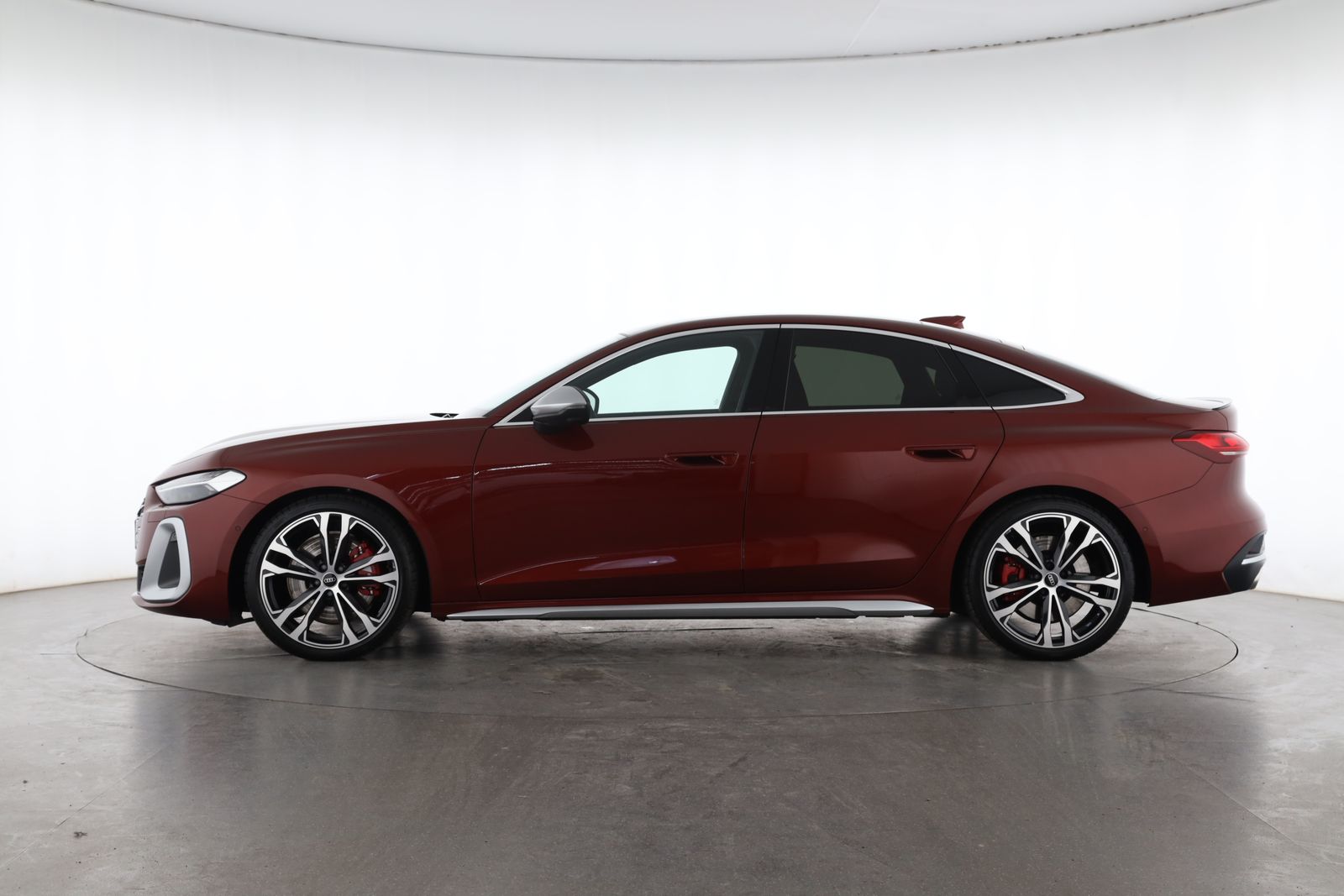 Audi S5 2025 г. Красный, пробег 15999 км