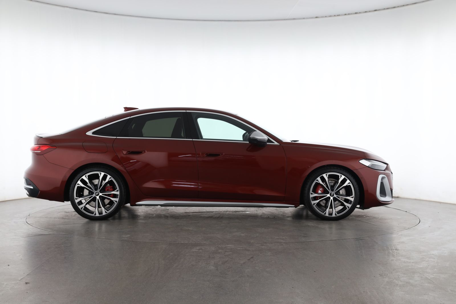 Audi S5 2025 г. Красный, пробег 15999 км