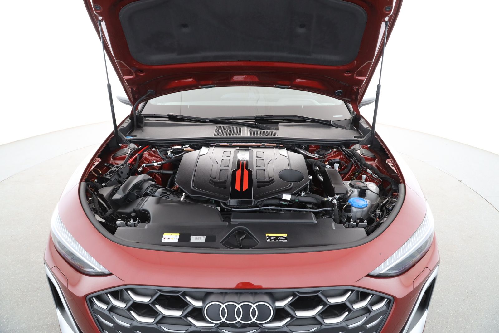Audi S5 2025 г. Красный, пробег 15999 км
