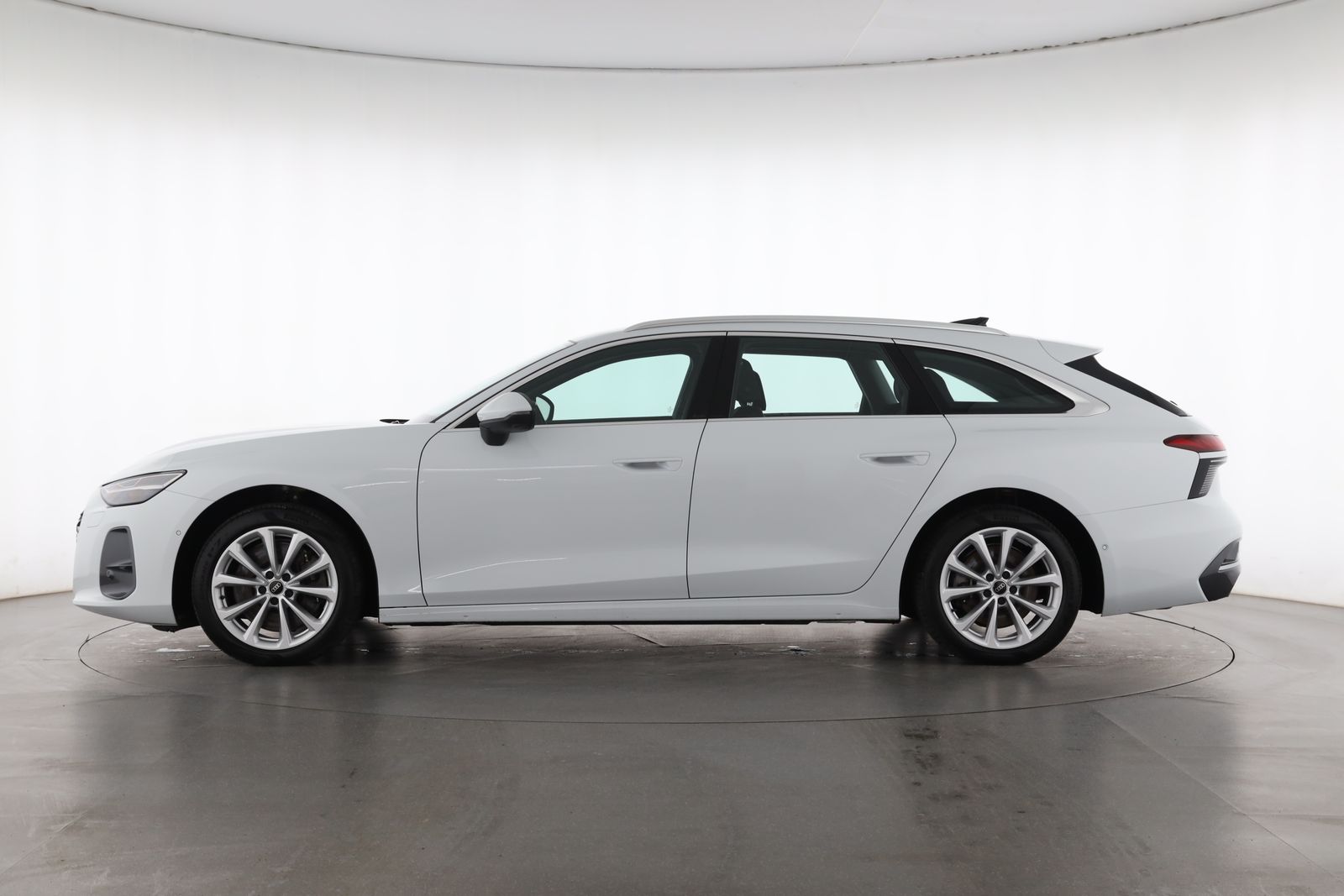 Audi A6 2025 г. Белый, пробег 15979 км