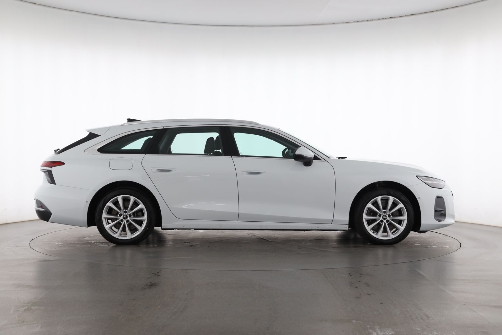 Audi A6 2025 г. Белый, пробег 15979 км
