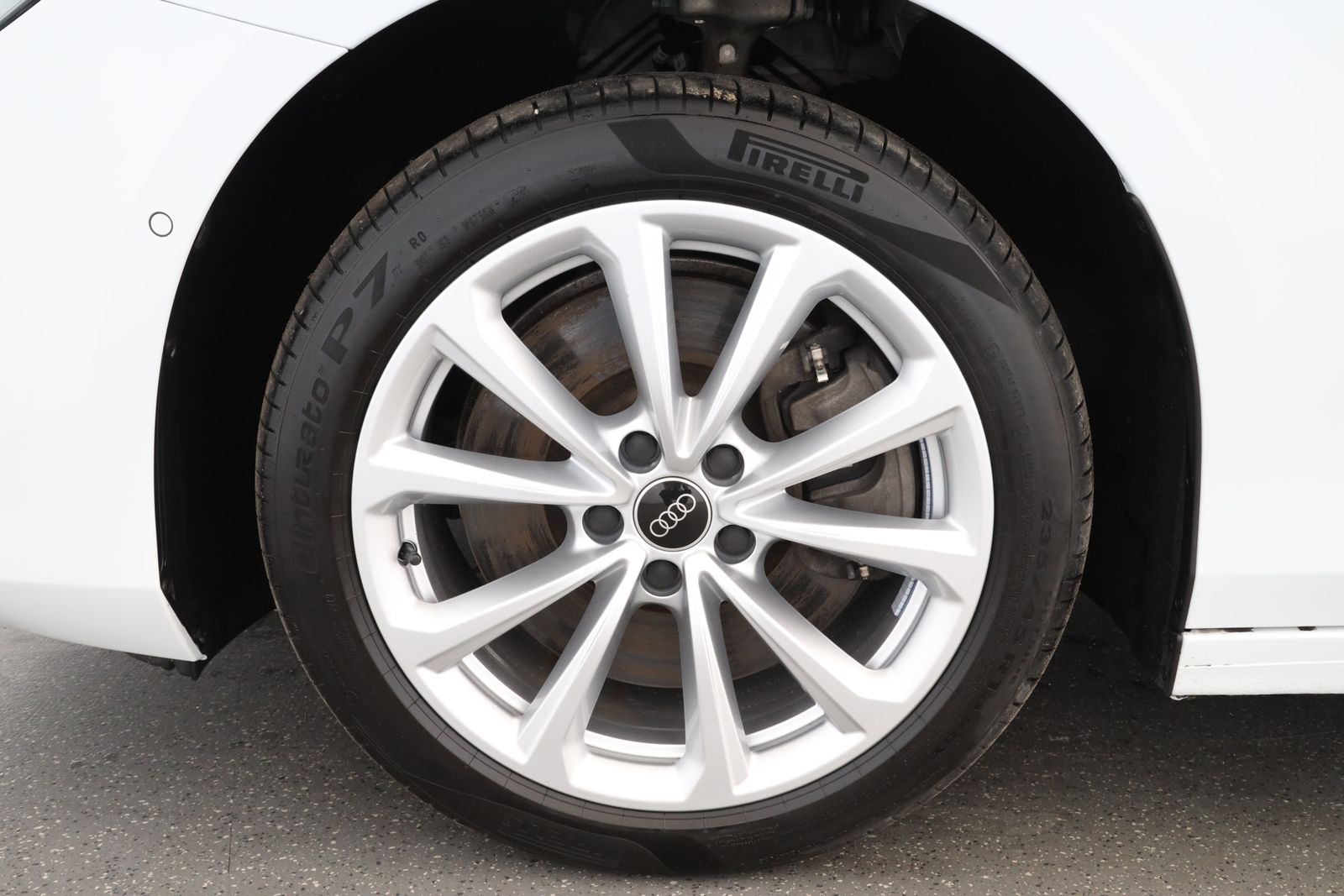 Audi A6 2025 г. Белый, пробег 15979 км