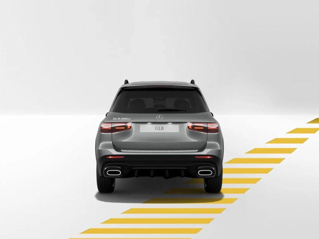 Mercedes-Benz GLB 200 2025 г. Серый, пробег 7757 км