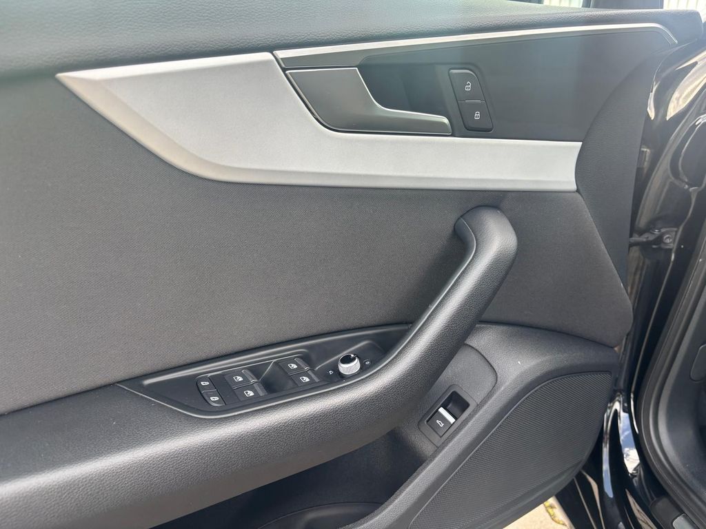 Audi A4 2022 г. Чёрный, пробег 44300 км