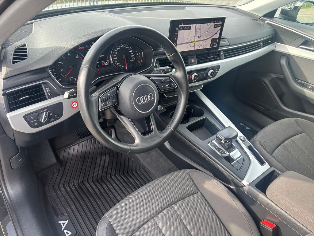 Audi A4 2022 г. Чёрный, пробег 44300 км