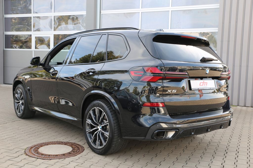 BMW X5 2024 г. Чёрный, пробег 52073 км