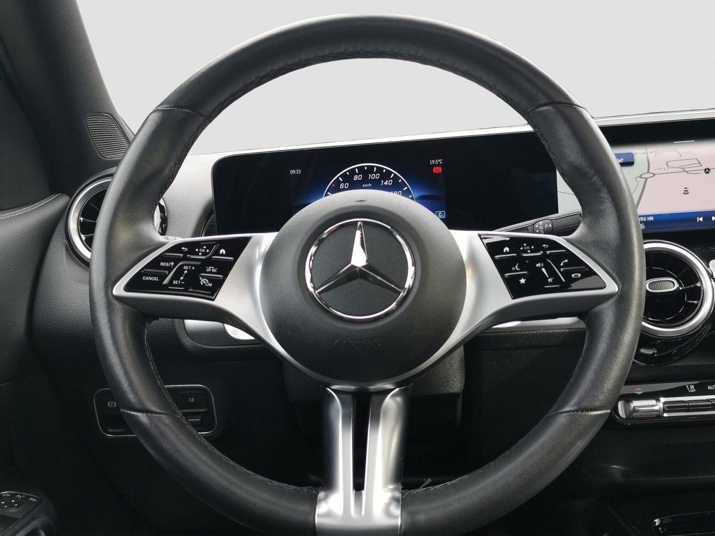 Mercedes-Benz GLB 200 2024 г. Серебристый, пробег 56702 км