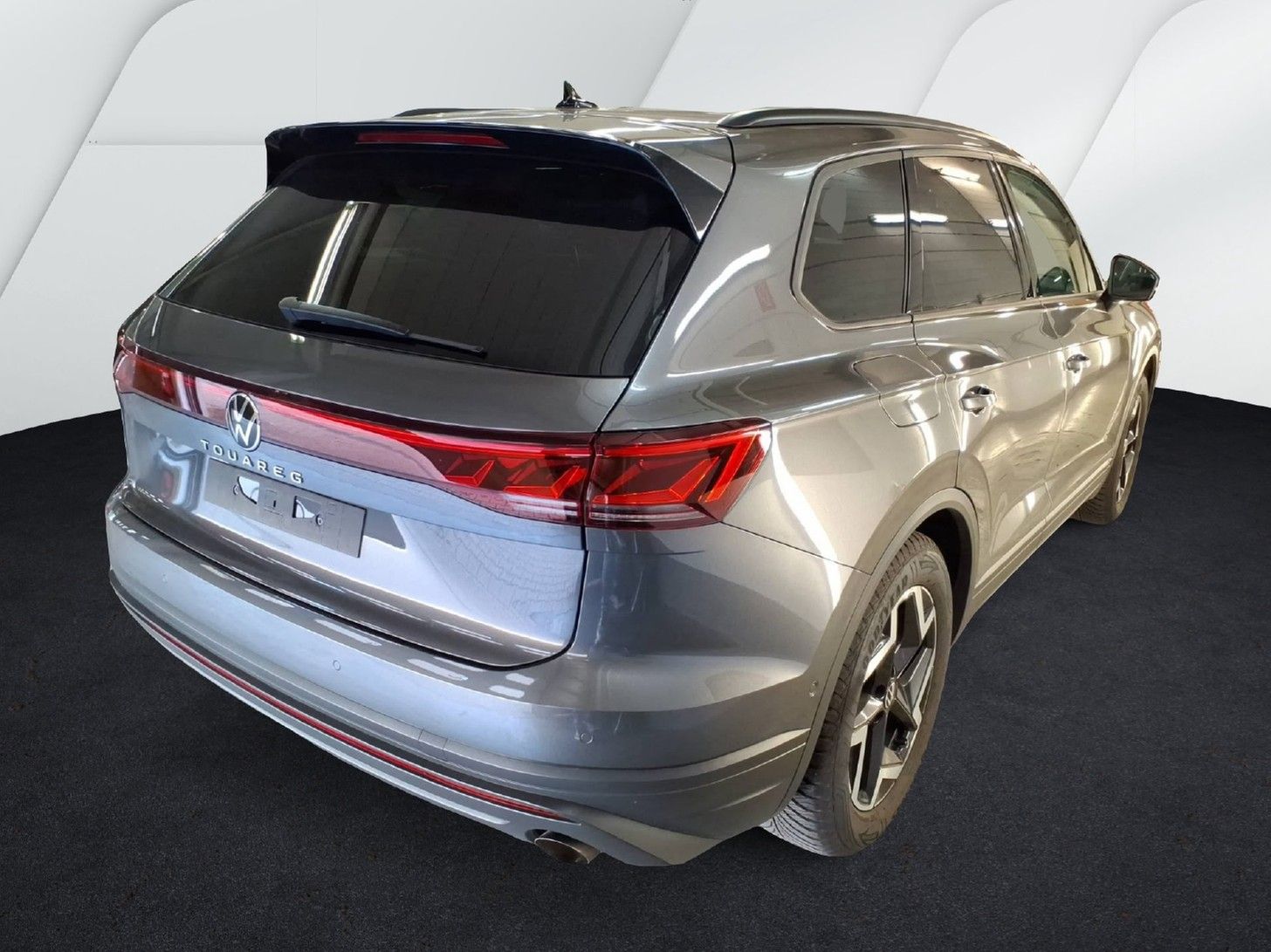 Volkswagen Touareg 2026 г. Серый, пробег 27240 км