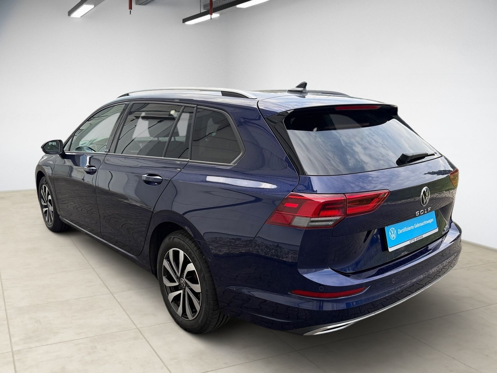 Volkswagen Golf 2023 г. Синий, пробег 43877 км