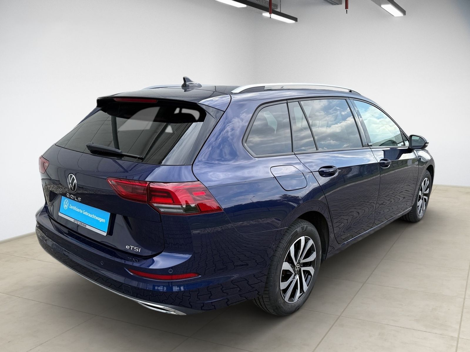 Volkswagen Golf 2023 г. Синий, пробег 43877 км