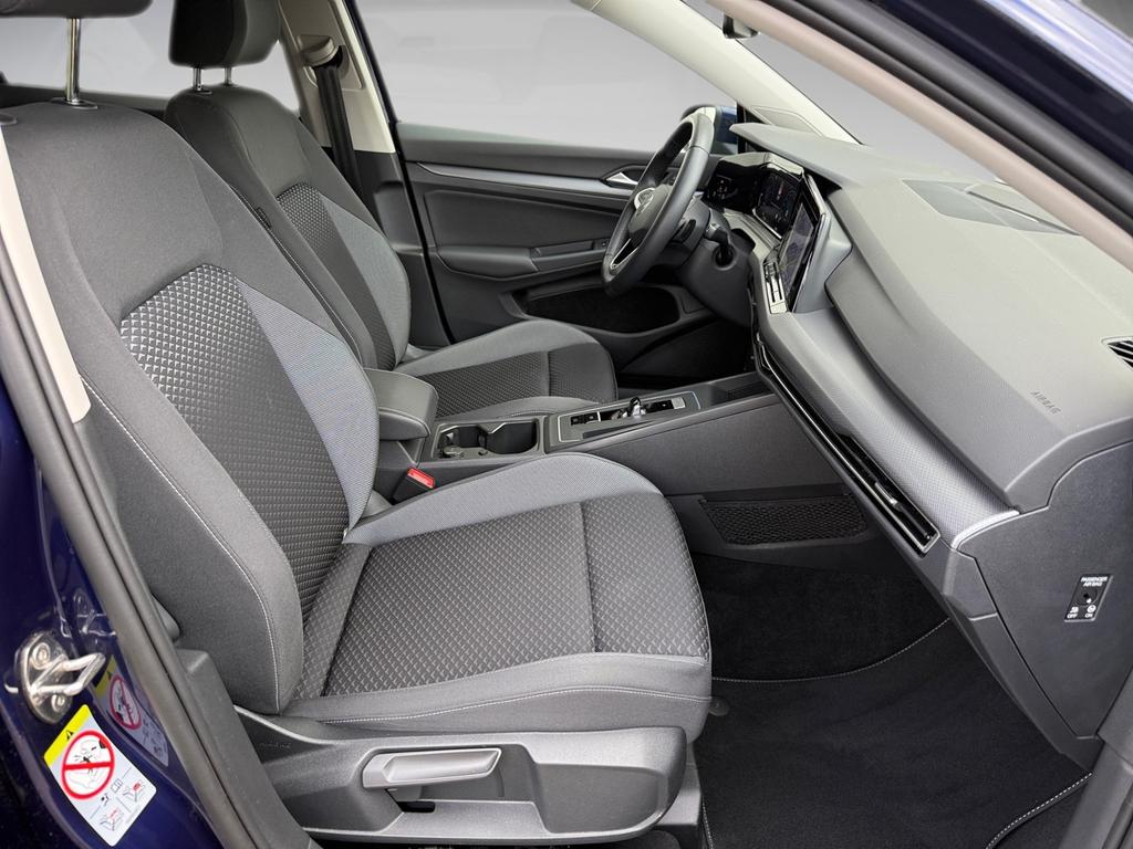 Volkswagen Golf 2023 г. Синий, пробег 43877 км