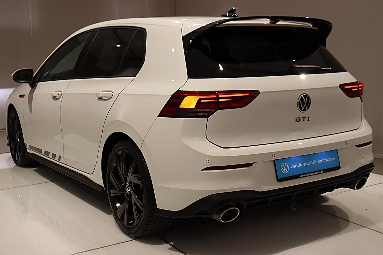 Volkswagen Golf 2022 г. Белый, пробег 53702 км