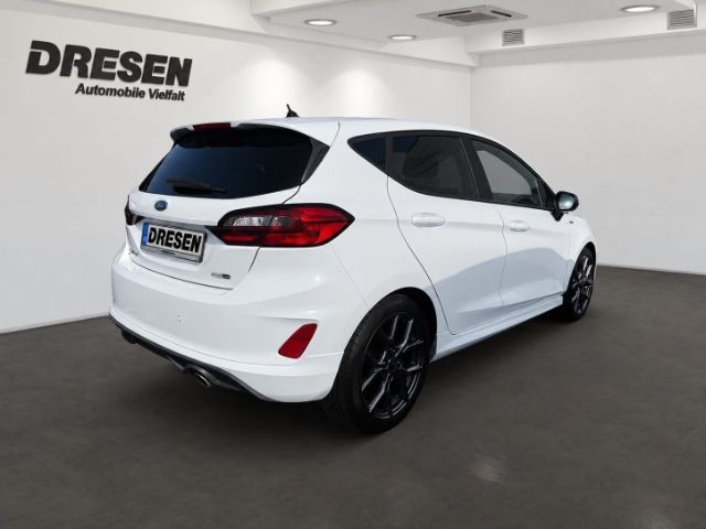 Ford Fiesta 2022 г. Белый, пробег 58870 км