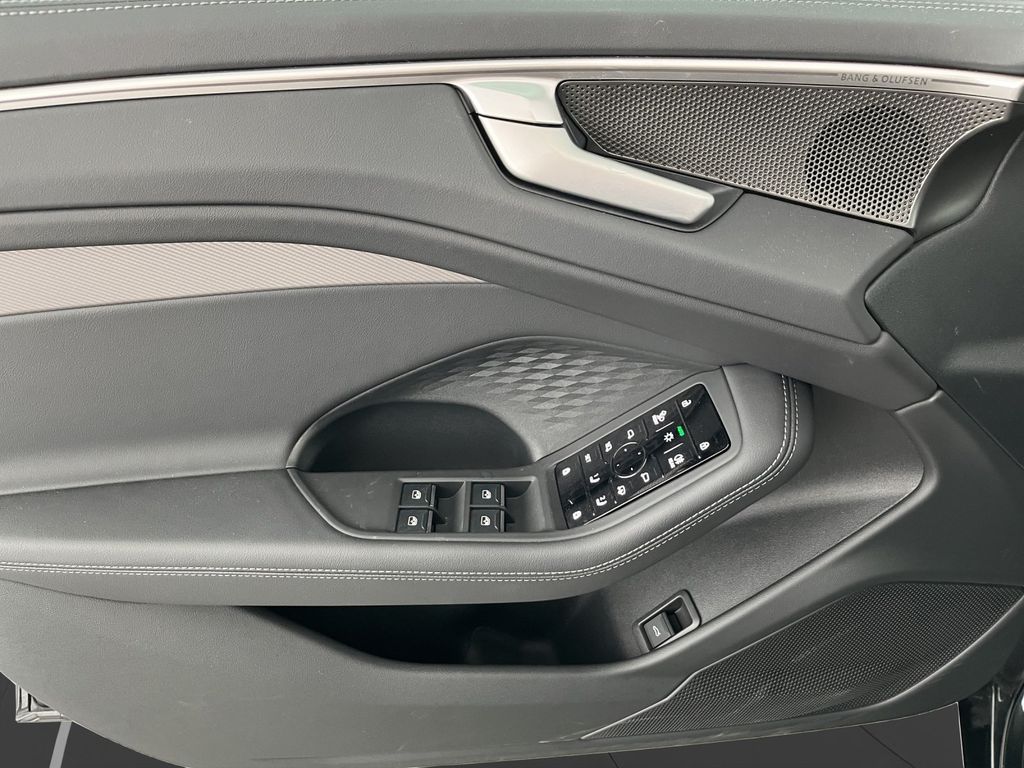Audi A6 2025 г. Чёрный, пробег 27989 км