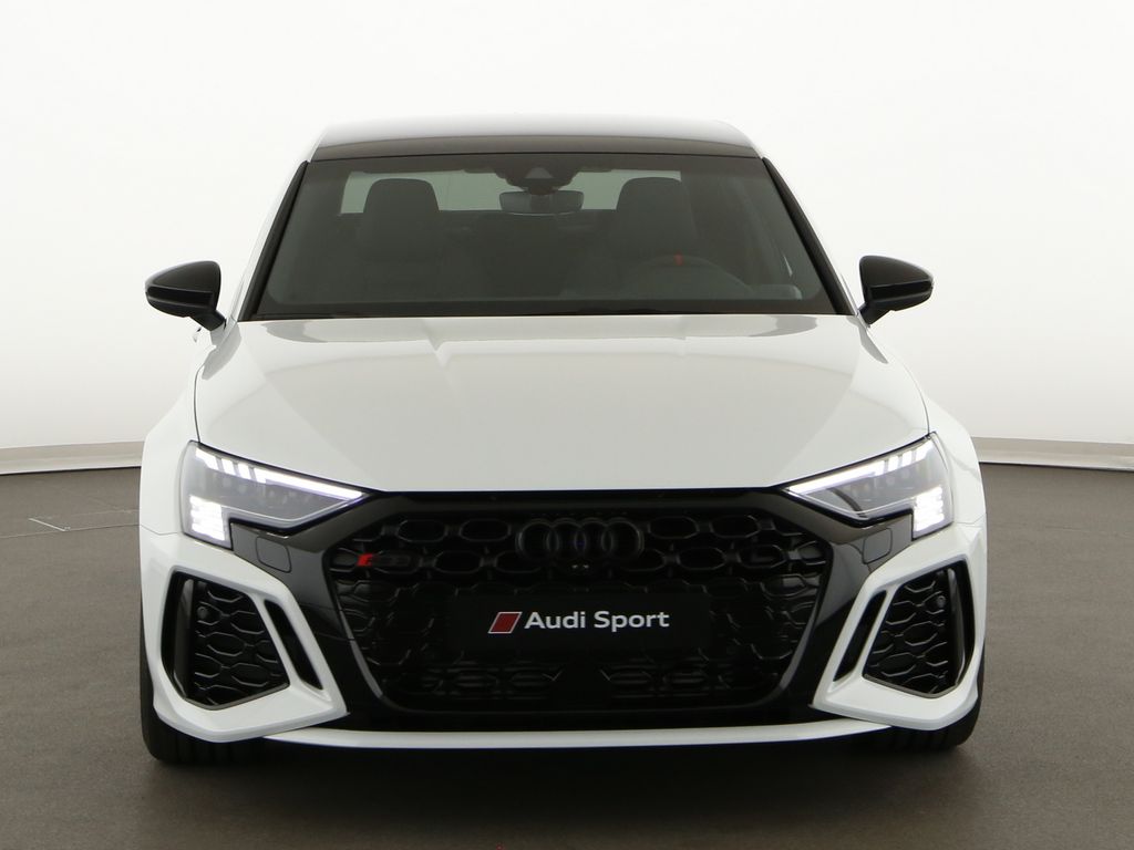 Audi RS3 2023 г. Белый, пробег 22180 км