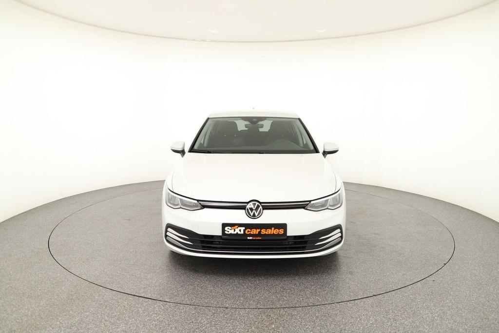 Volkswagen Golf 2024 г. Белый, пробег 19944 км