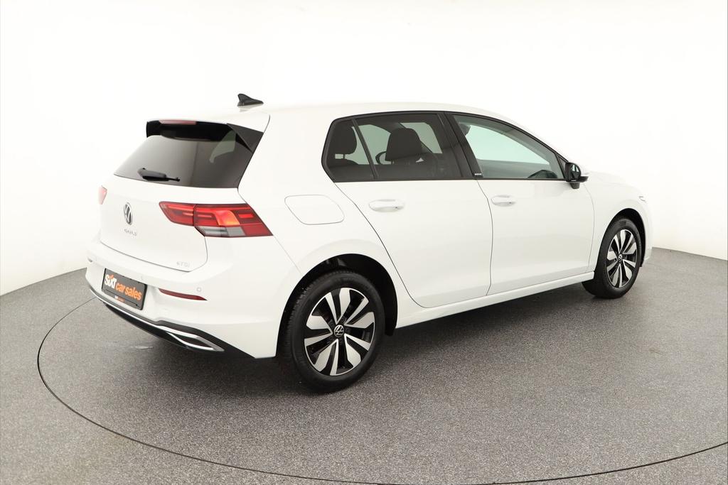 Volkswagen Golf 2024 г. Белый, пробег 19944 км