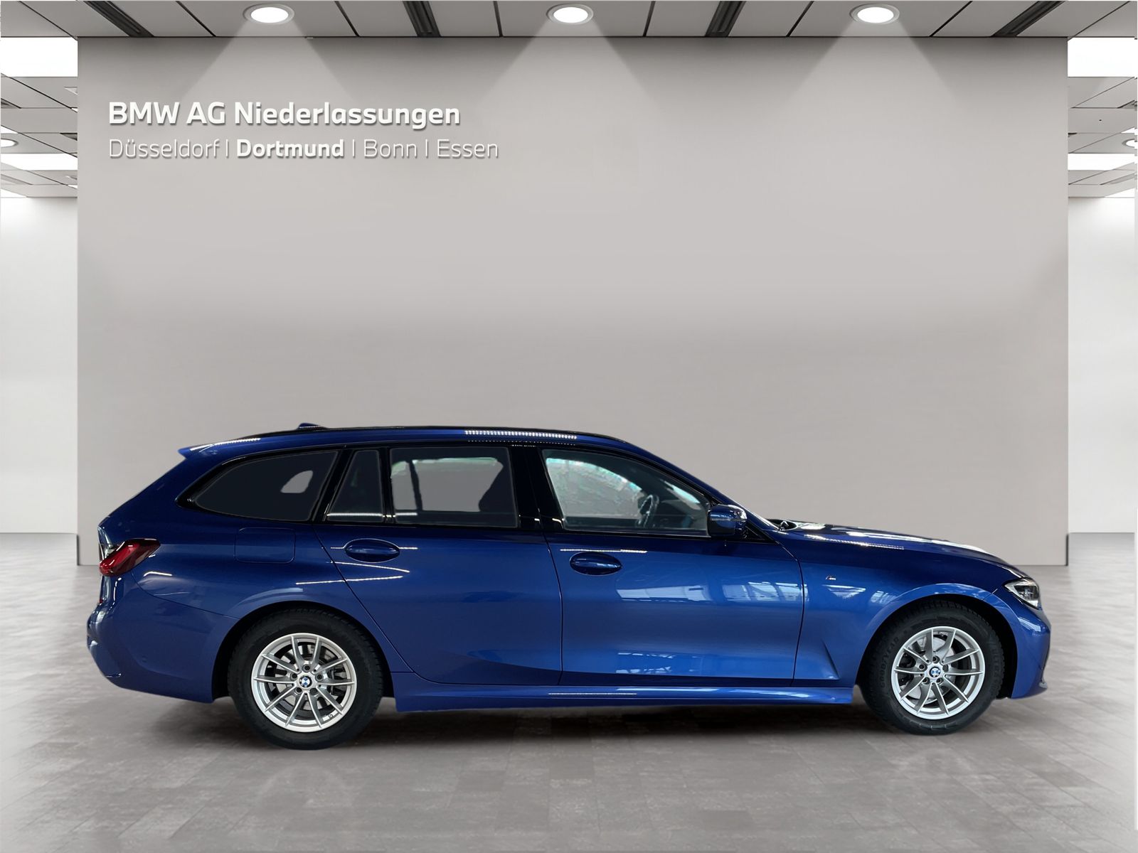 BMW 320 2022 г. Синий, пробег 50287 км