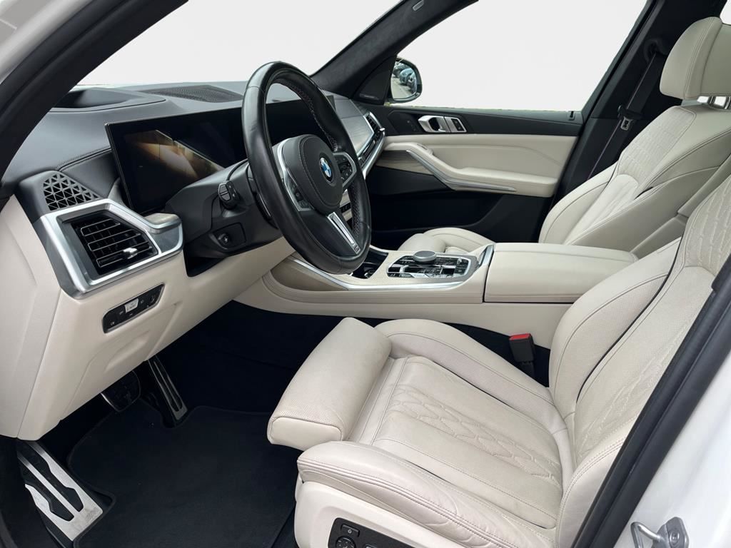BMW X7 M60 2023 г. Белый, пробег 47000 км