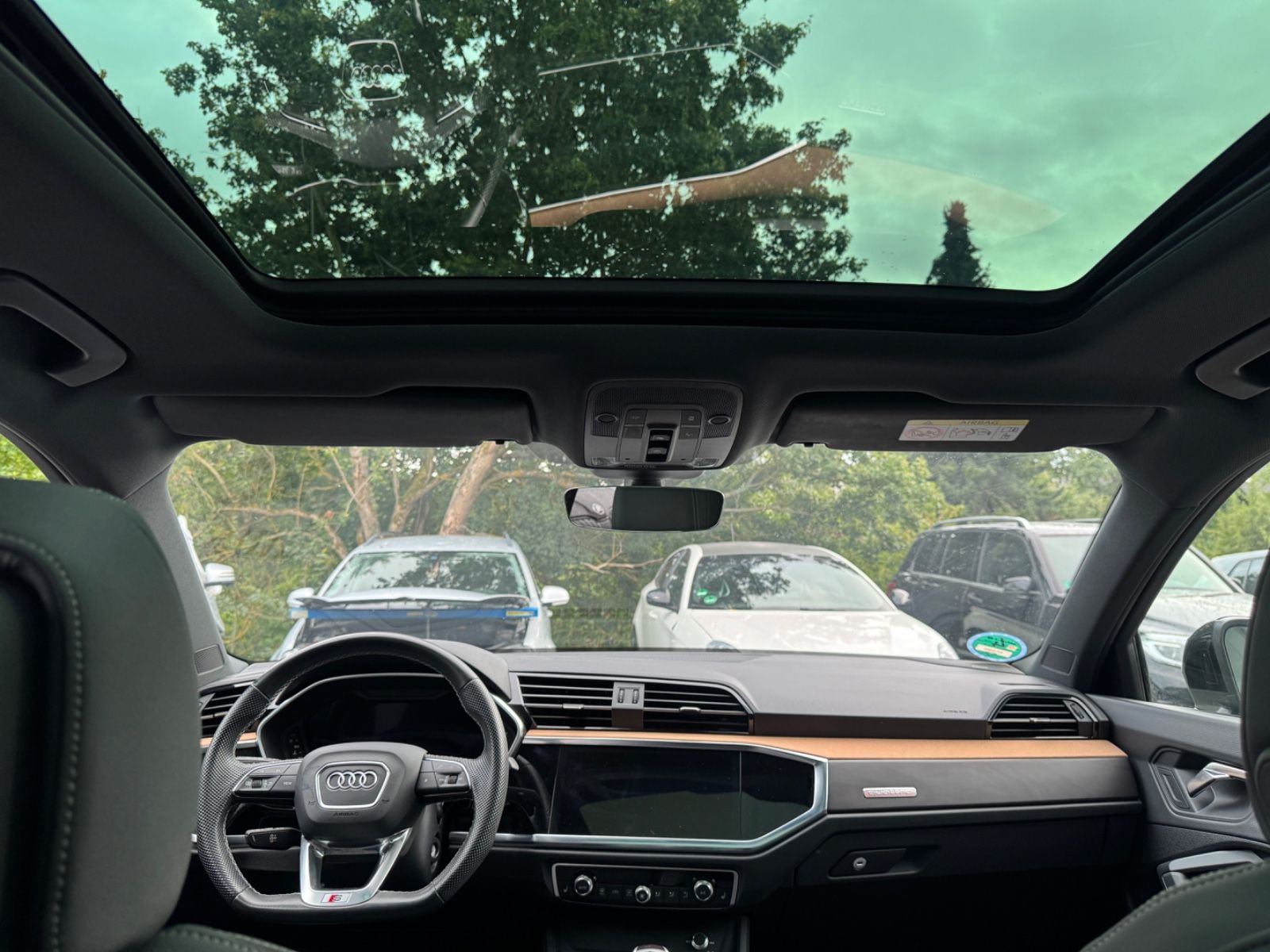 Audi Q3 2024 г. Чёрный, пробег 57000 км