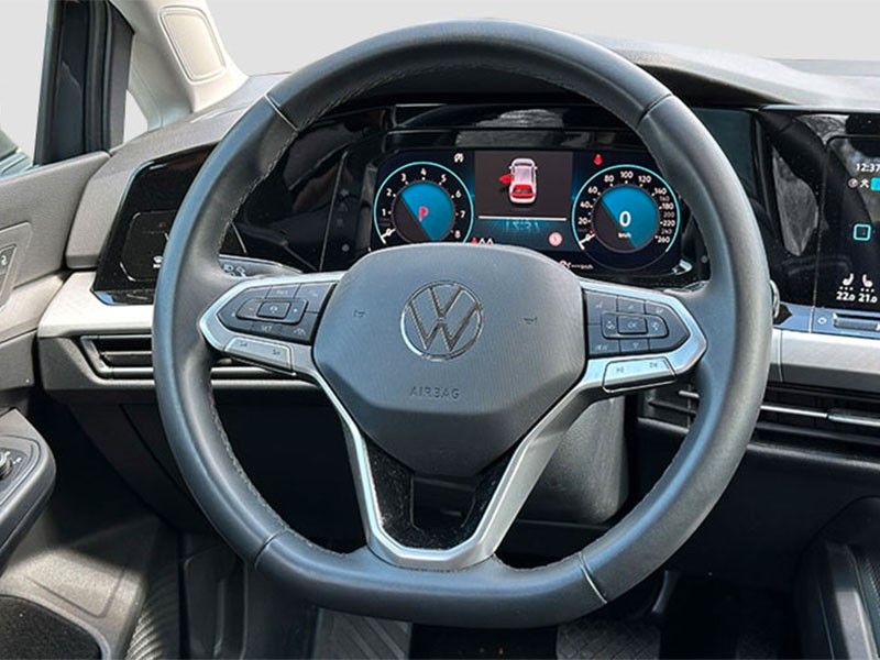 Volkswagen Golf 2024 г. Серый, пробег 50795 км
