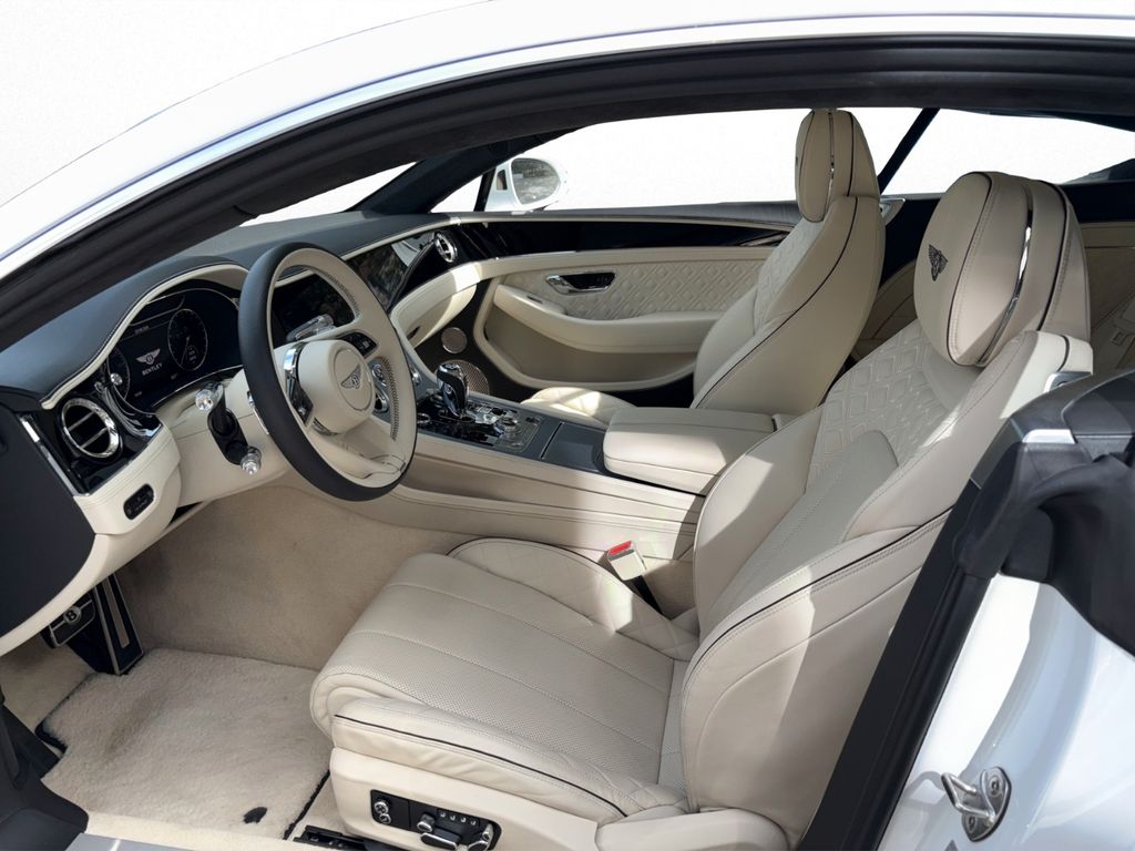 Bentley Continental GT 2022 г. Белый, пробег 54900 км